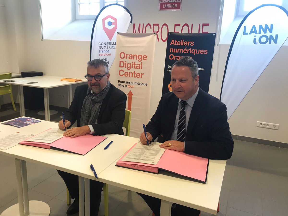 ✍️Signature ce jour d'une convention de partenariat entre Orange <a href="/DdeKerhor/">Damien de Kerhor</a> et @PaulLeBihan6 pour proposer des ateliers aux Lannionnais et les accompagner dans leurs usages numériques 
#OrangeDigitalCenter 

➡️En savoir plus : orangedigitalcenter.orange.fr/ouest

CC <a href="/maes_eric/">Eric Maes</a>