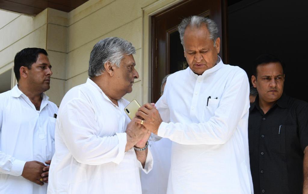 Ashok Gehlot on Twitter "राजस्थान सरकार में पूर्व मंत्री रहे श्री