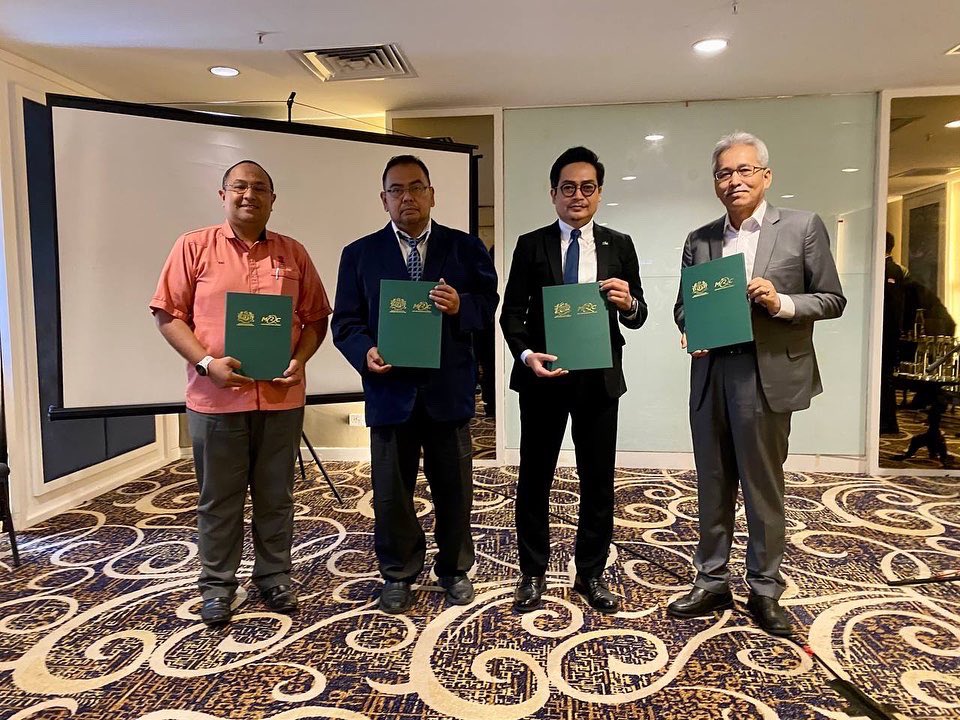 MYrubbercouncil's tweet photo. Wehooo, another city checked off for the GFRI Roadshow. Our Technical Team surely had a great time in Kuantan! 🙌 

#MRC #MalaysianRubberCouncil #NoOneKnowsRubberLikeMalaysiaDoes #GFRI #GlobalFund https://t.co/a16nEJKfMJ