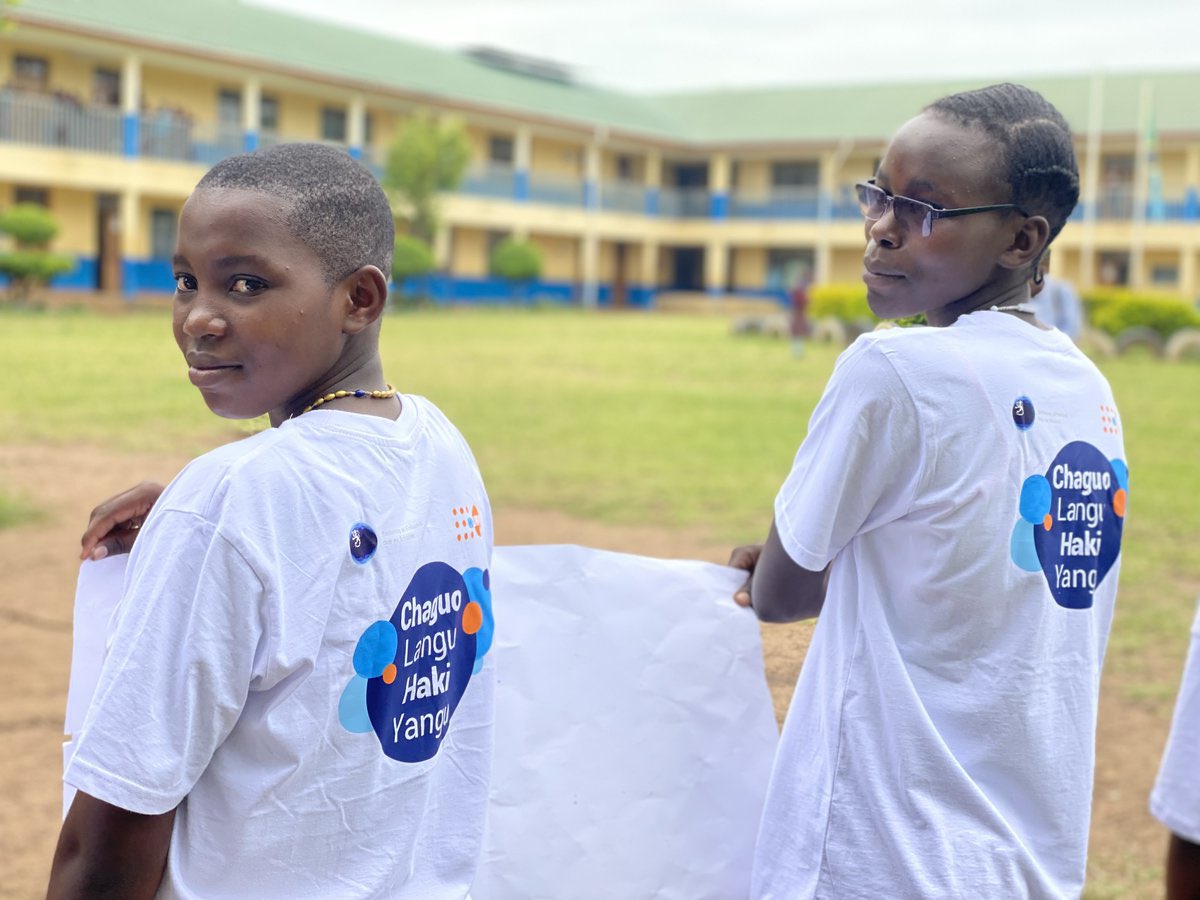 Today is #InternationalDayOfGirlChild as #UNFPA 🇹🇿 we continue 2 support efforts 2 ensure that every young girl reaches her full potential through key investments in ending #GenderBasedViolence & improved access 2 Sexual & Reproductive Health services. #UNTZ 🇺🇳