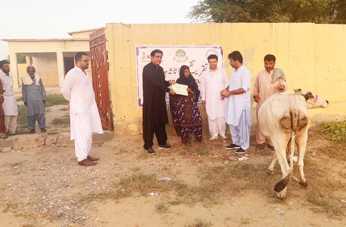 GLLSPII's tweet photo. PD GLLSP visited the village of Kurkera, Dist.Lasbela where asset distribution event organized by NRSP under GLLSP-II Project. Livestock and enterprise assets are being distributed to the beneficiaries of district Lasbela and Gwadar to support the ultra-poor ratio communities. https://t.co/B9evOZd8pt