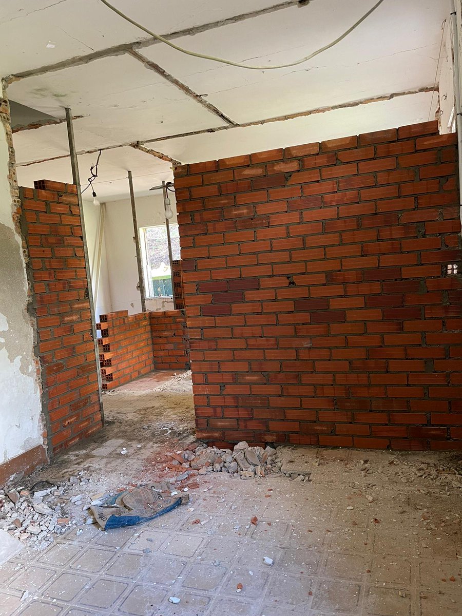 AsNevesConcello's tweet photo. O Concello leva a cabo a adecuación da antiga casa dos mestres de Cerdeira para vivenda en aluguer
#SolDoCondado
#ViveNasNeves 👇👇
https://t.co/7My4rxyPDu https://t.co/jmg8LsQQBa