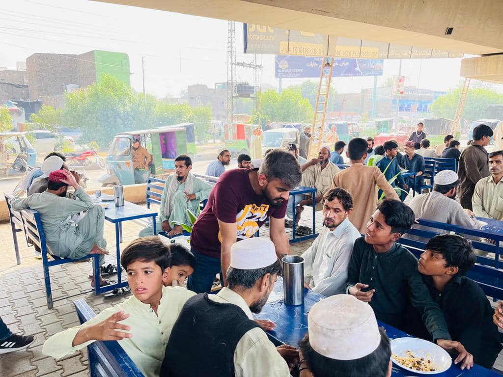 jdcfoundationpk's tweet photo. پشاور جے ڈی سی دسترخوان دن کے کھانے کے مناظر
.
.
.
#jdc #jdcfoundation #jdcdastarkhuwan #peshawar #freefood #freefooddistrubution #donate #support #joinhandswithjdc https://t.co/m2V9jYk1XB