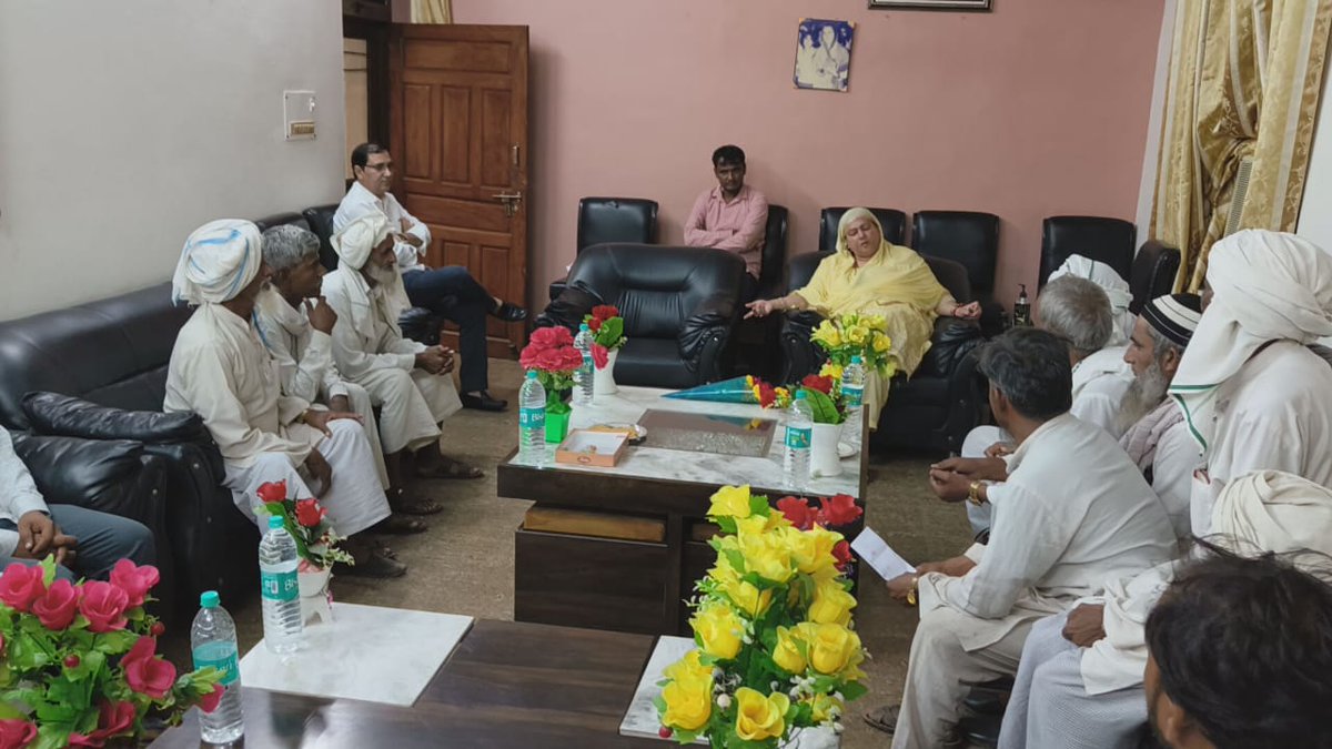 कामां निवास पर आमजन से मुलाकात कर उनकी समस्याओं को जाना एवं सम्बंधित अधिकारियों को समाधान के लिए निर्देशित किया है।