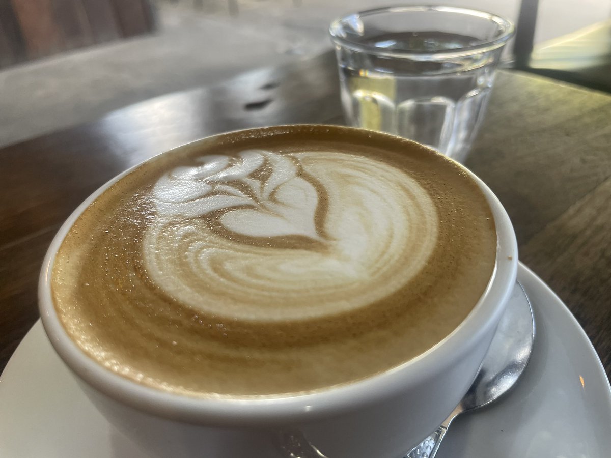 javi_san_cooper's tweet photo. Si hay una cosa que me está sorprendiendo sobremanera en #Tailandia en cuanto a lo gastronómico es la cultura hacia el café en cada rincón ☕️ que para mí era totalmente desconocida 😋

#MoniCooptooth #MoniCoopfood https://t.co/D2VMiVDDxQ