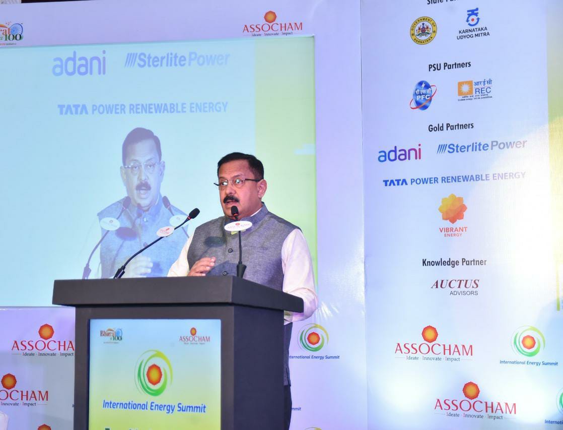 ASSOCHAM4India's tweet photo. India is assured to reach an annual consumption of 2538 bn units &amp; 363GW in the next 10 years &amp; raise the installed capacity to 866GW, of which #renewable sources would make up to 50%: Mr. @Deb_Banerjee9, MD Distribution, @CESCLimited at the #ASSOCHAM International Energy Summit https://t.co/8n7UAcMuJm