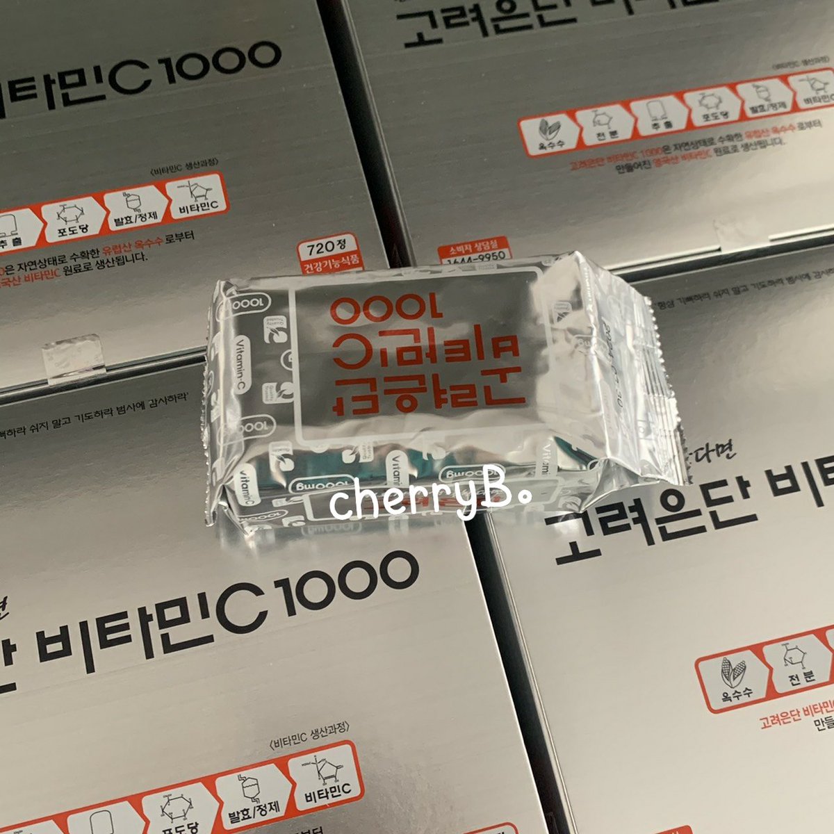 cherryB_sp's tweet photo. Korea #Eundan Vitamin C 1000mg (60เม็ด) 
ช่วยป้องกันหวัด ภูมิแพ้ ผิวใสขึ้น เหมาะกับผู้ที่ต้องการให้ร่างกายได้รับวิตามินเป็นประจำ

💰1แพค 155.-

#KoreaEundan Vitamin C Gold PLUS+  (30เม็ด)
เพิ่มไบโอติน บำรุงเล็บ ผม ฟัน มีzinc รวมวิตามินที่ทำให้รู้สึกเฟรช สดชื่น

💰1กล่อง 180.- https://t.co/eWsy81sfSd
