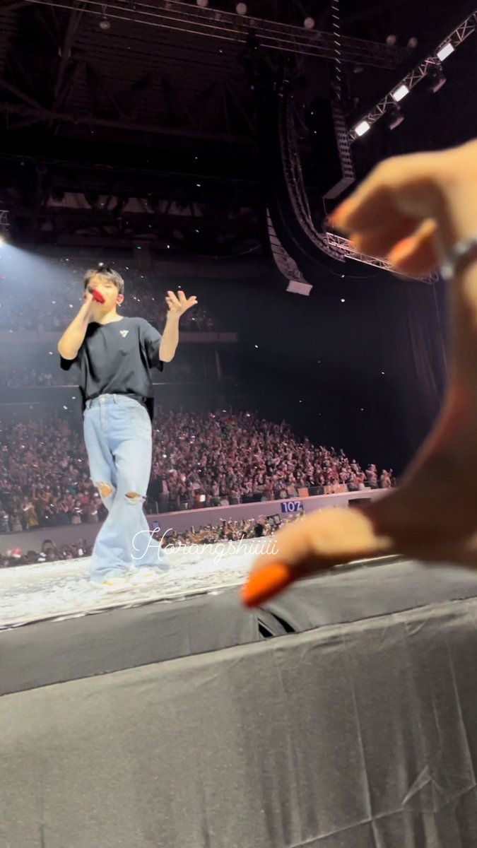 Horangshiiiii's tweet photo. Woozi okay?? NUGAGAWEN? ππ #BeTSMNL #BeTheSunManila #BeTSinMANILA https://t.co/XHB4i9M0JV