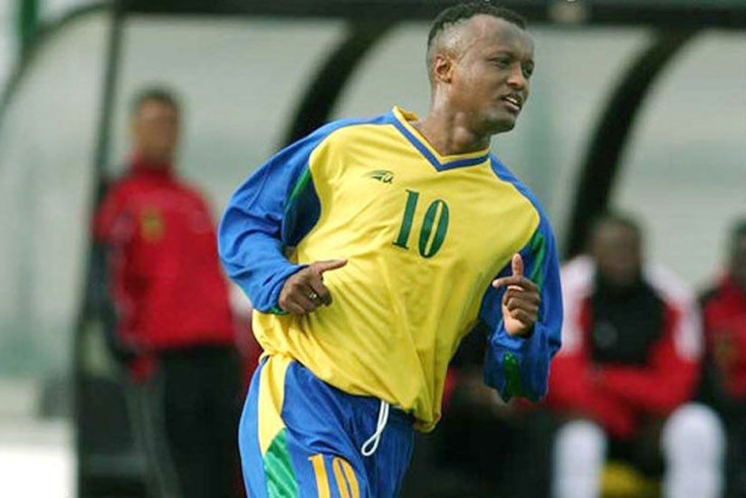 FabRugumire's tweet photo. Rwanda; Home of Legends 
Ese mwamenyesha ko turi kumwe n’Abastar bakanyujijeho muri ruhago (football) aharimo na rutahizamu w’Abanyarwanda #JimmyGatete, #RogerMilla #LilianThuram21 #LauraGeorges, #KhalifouFadila &amp; #PatrickMboma!! Warm welcome Legends! Experience the beauty of🇷🇼 https://t.co/IzpLxm8ICR