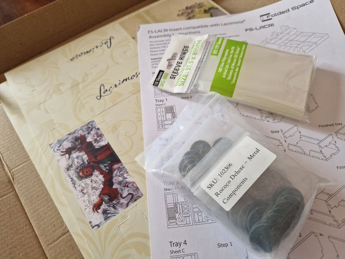 #Lacrimosa pack:
✅️ Inserto
✅️ Monedas metálicas 
✅️ Fundas (espero que valgan)
❌️ El juego 🥲

<a href="/DevirIberia/">Devir Iberia</a>, ¿falta mucho para que llegue?