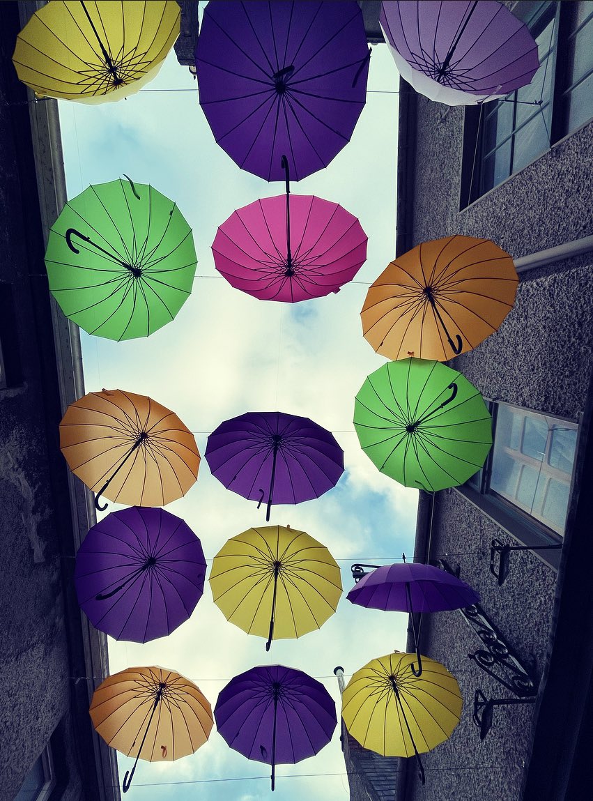 Eavanmac's tweet photo. So running outside for me is like an umbrella helping keep the rain of stress & insomnia at bay but equally important are the fierce group of women runners who keep me motivated to get the trainers on & out the door on days the rain is heavy ๐#Psyruns #MentalHealthAwarenessWeek https://t.co/hmHoMLRaf1