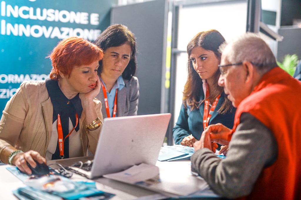 INPS_it's tweet photo. #INPS a @smaunotes #Milano 2022 presenta il #ConsulenteDigitale delle #Pensioni, un servizio innovativo rivolto ai #pensionati.
📅 #12ottobre ore 16:00 evento streaming: "#Innovazione aperta al servizio di #dipendenti, clienti e consumatori".
👉 https://t.co/MArE8jCxtK https://t.co/QapnjteIgm