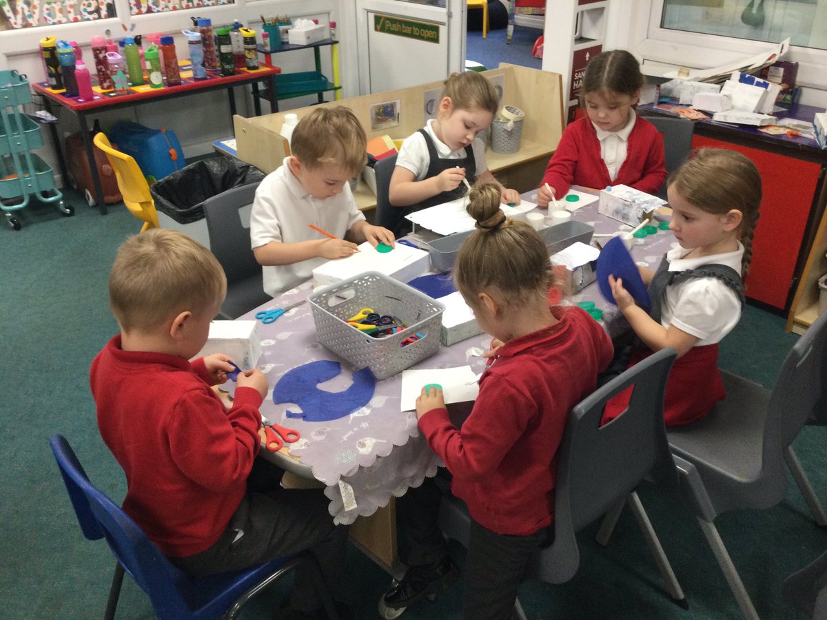 WMPrimaryF2's tweet photo. Busy making police cars. #ModelTime https://t.co/TuVkBEcxoc