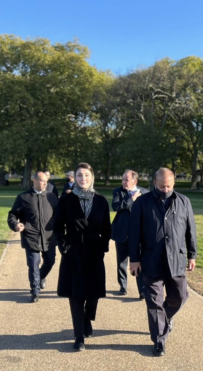 میاں صاحب اور مریم بی بی مارننگ واک کے دوران۔۔۔❤️