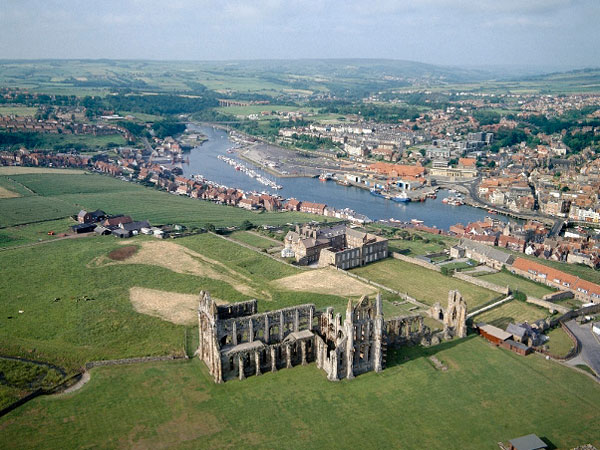 VisitWhitby's tweet photo. 🌟 Whitby Abbey appreciation post! 🌟

Share your best pictures of this magnificent building in the comments https://t.co/5aO44ARBy9