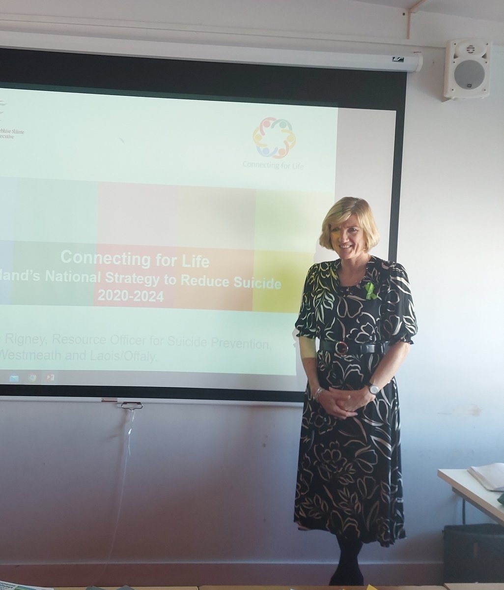 AppliedPsychTus's tweet photo. Very thankful to Josephine Rigney HSE  for her insightful presentation on suicide and self-harm to our third-year Applied Psychology students. @josephineRigney1 @berninaughton https://t.co/KOCdA2BZUR
