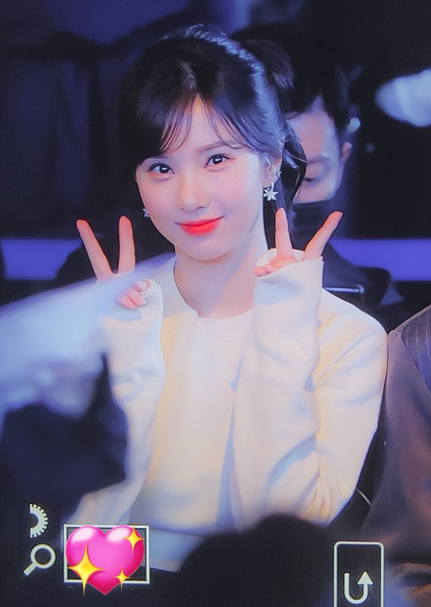 lovable_cream's tweet photo. 221011 셀럽���끼햐❤️‍🔥 #은하 #EUNHA #비비지 #VIVIZ https://t.co/2rrdUzYi3h