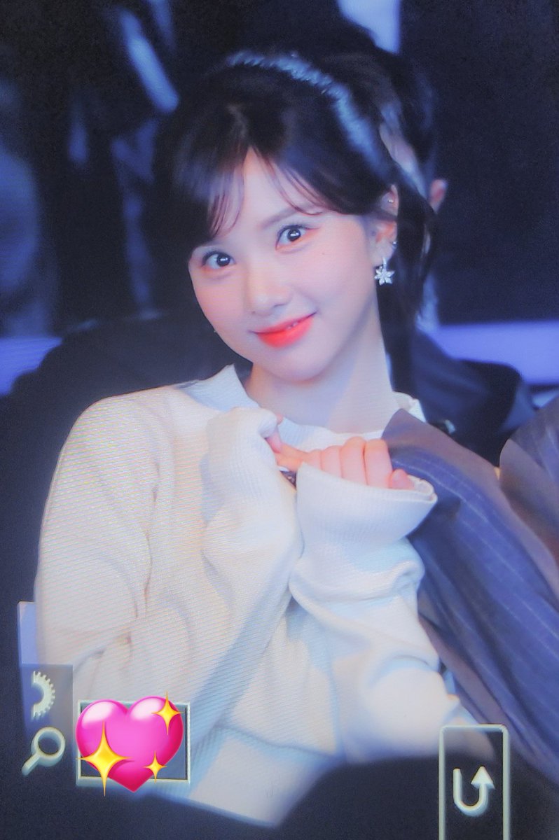 lovable_cream's tweet photo. 221011 셀럽���끼햐❤️‍🔥 #은하 #EUNHA #비비지 #VIVIZ https://t.co/2rrdUzYi3h