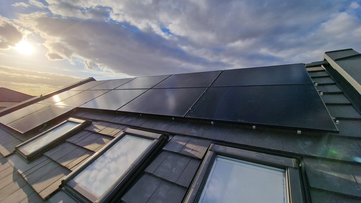 limited_gk's tweet photo. Do you know the benefits of solar panels?
* Reduce your carbon footprint
* You can sell your un-used energy back to the electricity board for an additional income!
#solarpanels #installingsolarpanels #solarpanelinstallations #solarenergy #greeninitiatives #greenenergy https://t.co/AXlOPyKNpy