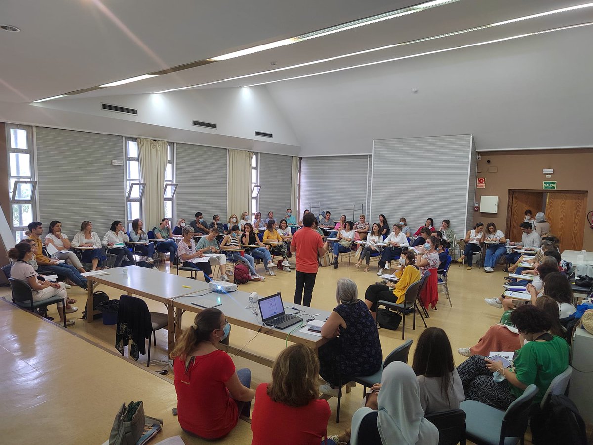 El passat divendres reunió de #comissiotècnicapieps i #atenciócomunitaria amb 40 responsables dels equips de #apalteucostat ❤️ <a href="/capalasalut/">Cap a la Salut</a> 
👉una reunió molt profitosa, gran tasca dels centres en activitats d'educació per a la salut i comunitària
👉motivats i amb molta energia!