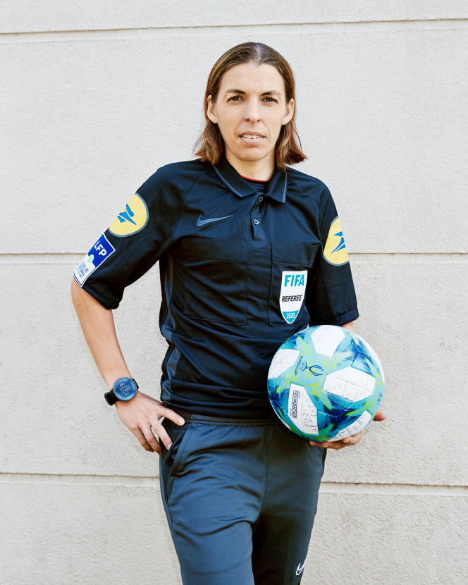 OL__Plus's tweet photo. #Rennes - #OL, dimanche à 15h00, sera arbitré par Stéphanie #Frappart
#Arbitre #SRFCOL 
(Ligue1 : https://t.co/qDFA2lkCPh) https://t.co/Zsys3MMUI7