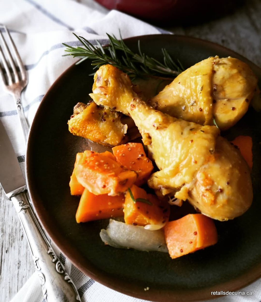 Avia_Clementina's tweet photo. El pollastre amb patates és un plat que agrada gairebé a tothom. A @retallsdecuina ens proposen canviar les patates per moniatos i nosaltres ens hi apuntem ràpidament.
#cuina #recepta #pollastre #moniato #mostassa #llar
Com fer-lo → https://t.co/ATZN6C4mt4 https://t.co/ZfZGuYLHCW
