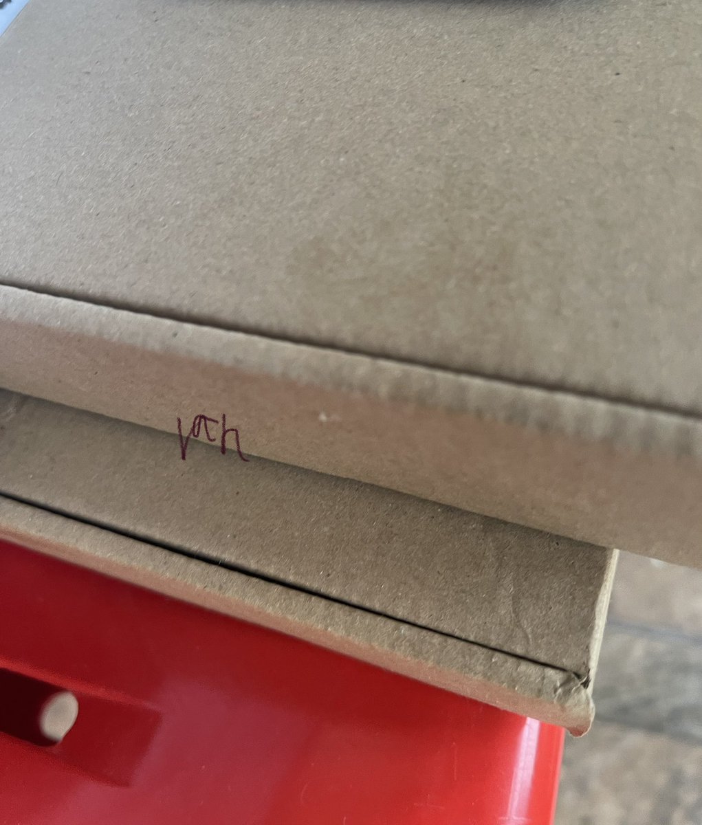 vanslove_taetae's tweet photo. 🍀 — ꒰ #vanupdates ꒱ 

• 2 GGX Parcels are out for pick up today. As of 5pm, the rider hasn’t responded to me when they will be able to pick these up.
• Will tag claimers. https://t.co/vy8zu45dAE