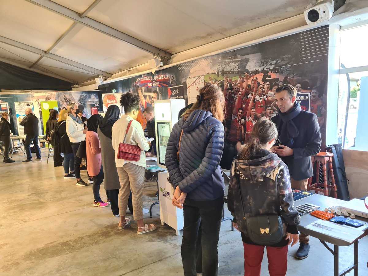 GeraldineCante's tweet photo. En direct du Stade Lesdiguieres! 
Mesdames ne restez pas sur la touche! 🏉 
Evenement dédié aux #femmes, les secteurs du #BTP #Transport #Industrie et #Nucléaire ouvrent leurs portes, animations, minis ateliers, conférences et échanges!! 
#tousmobilisés https://t.co/awrPHvQXuh