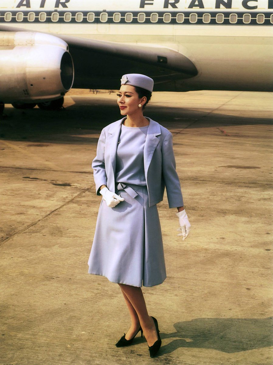 Nacelles_PPAS's tweet photo. @daccoulon @UParisNanterre @tuBraunschweig @UTJeanJaures @AeroclubFrance @MuseeAirEspace @AeroSociety @RAFMUSEUM @AvCulturesConf @SmithsonianAnd @laurentalbaret @aero_scopia @FNAMaviation Louis-Marie Barnier (@CNRS @univamu) conclue le dossier @Nacelles_PPAS #Aéronautique &amp; #Genre par une approche plus sociologique sur les "#Hôtesses de l’air : de la statue iconisée au statut revendiqué" : https://t.co/bJ8RFMBgyy https://t.co/U8VIJAsIOe