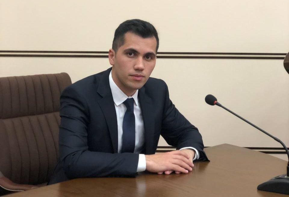 30 ilə yaxın zamanda tarixi torpaqlarımız işğal altında idi. Bu müddət ərzində mənfur düşmən bizə aid olan bütün tarixi izləri silmək siyasəti yürütmüş, bu məqsədlə Azərbaycanın mədəniyyət beşiyi olan Qarabağda daşı daş üstə qoymamışdır.

Ətrafllı:

azadshusha.com/qarabag/22976/