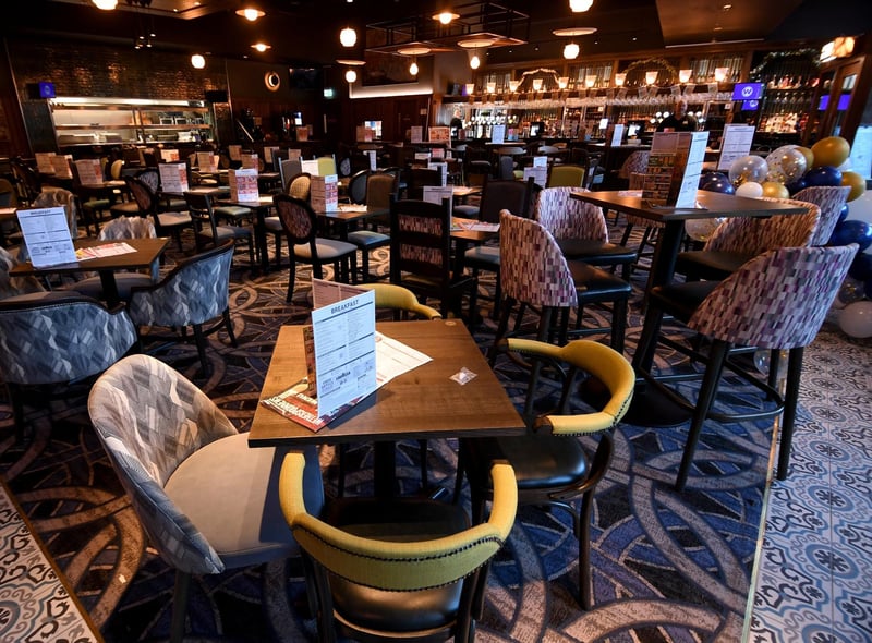 First look via <a href="/SimonHulmeYPN/">Simon Hulme</a> - Go inside new Wetherspoons pub at Leeds White Rose Shopping Centre 
tinyurl.com/3ars378y #Leeds