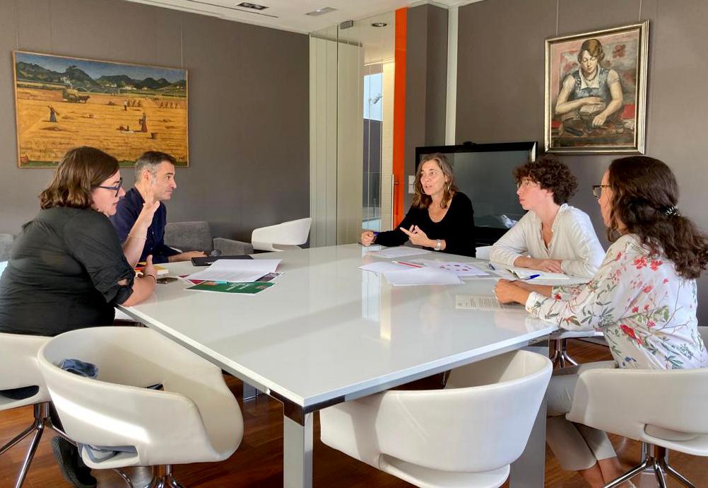 sindicdegreuges's tweet photo. 🗣️"L’educació afectiva i sexual és una eina fonamental per construir una sexualitat saludable i responsable que respecti la diversitat i eviti els prejudicis per raó d'orientació sexual i afectiva"

🤝L'adjunta d'infància i @AidaC_Rodriguez es reuneixen amb @lassociaciodsr https://t.co/jcsethARsf