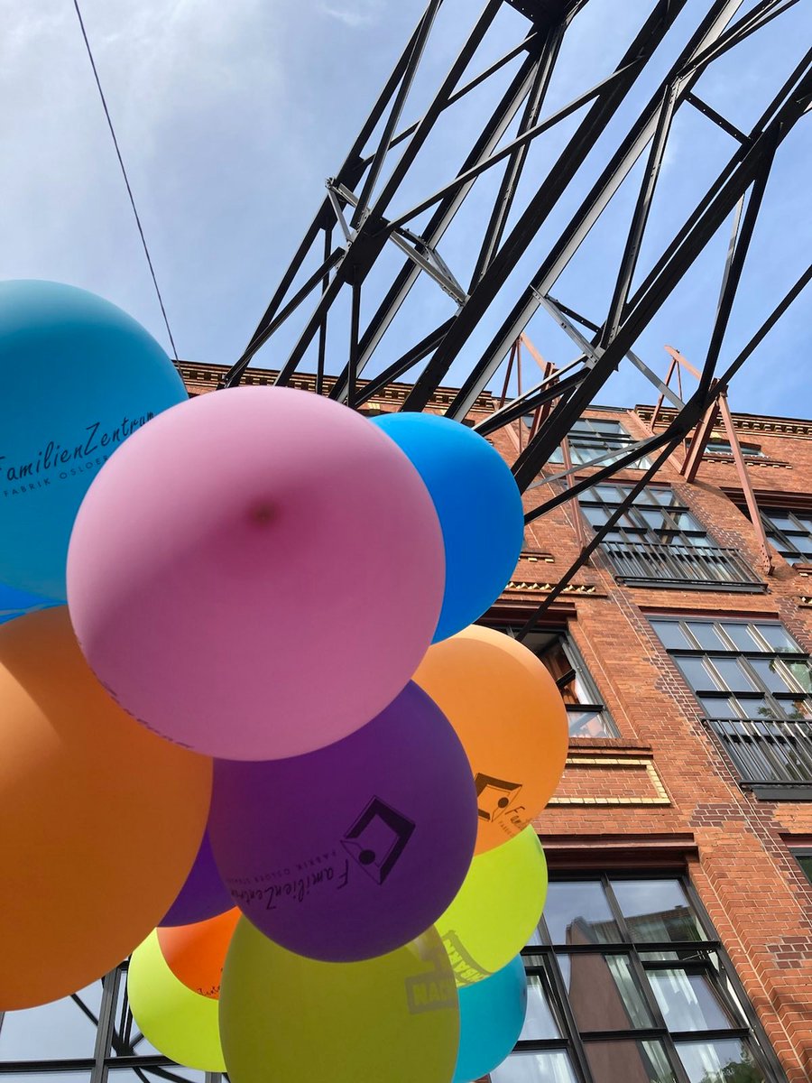 Vormerken + vorbeikommen: 
OstLoer Herbstfest in der Fabrik Osloer Straße, vom 21-23.10.
Ein Wochenende gefüllt mit Workshops + Vorträgen, Live-Musik, einem Kunstmarkt, Essen + Kinderprogramm mit dem Schwerpunkt auf ost-europäischer Kultur!

#soldinerkiez
soldiner-quartier.de/aktuell/news/h…