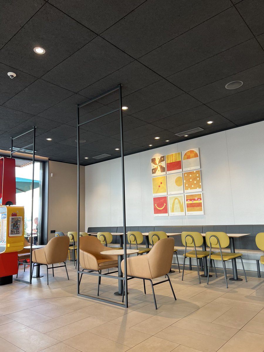 itsbiancaco's tweet photo. Mcdonald's Germany ✨ https://t.co/0GYxFgsAZ2