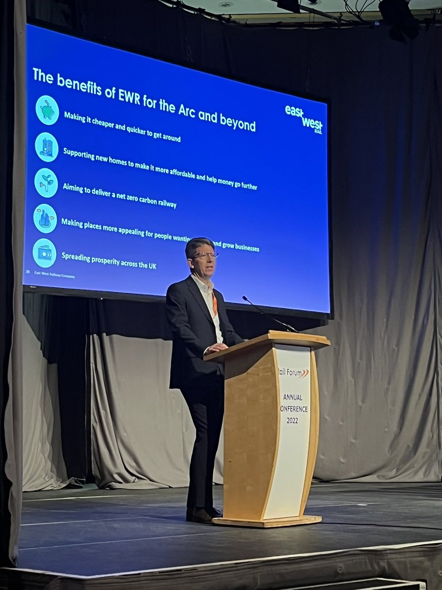 railforum_uk's tweet photo. Simon Scott, Engineering Director @eastwestrail talked on East West Railway beginning with the customer in mind. Integration is key, as well as a focus on sustainability and risk reduction #RFConference https://t.co/osJSrvzQsH