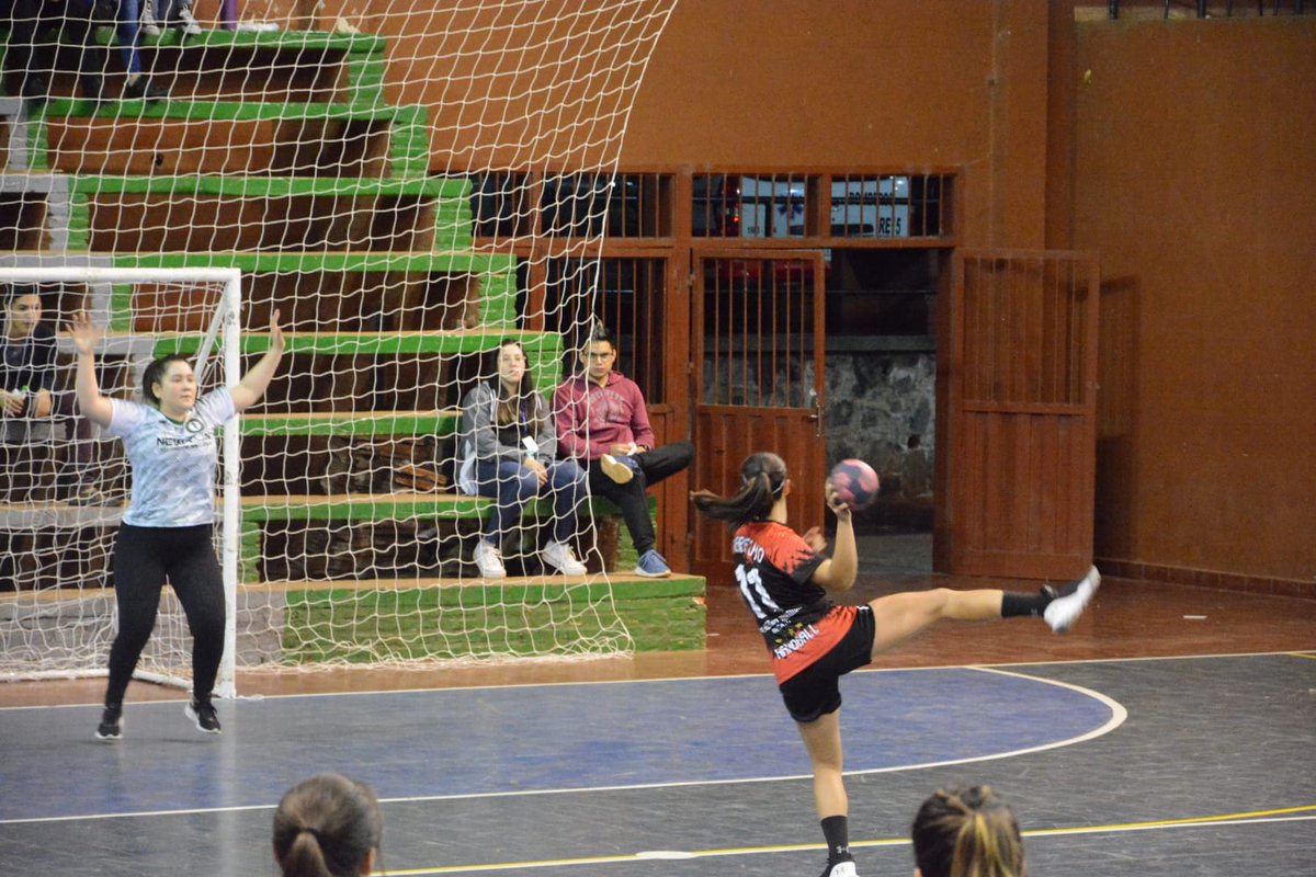 Mejor atleta Unimpiadas 2022❤️‍🔥🏆🙌🏼
No sé cómo pude con todo, estoy muy orgullosa de mi misma❤️ 
Dejé todo en cada una de las cosas que hice, este recién es el comienzo de un largo camino❤️🙌🏼