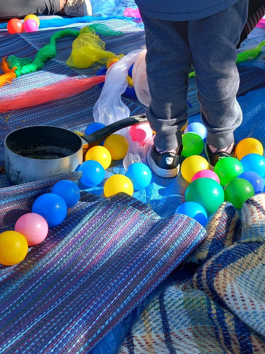 magpieprojectuk's tweet photo. The JOY the @FlyingSeagullUK brings.  
Our minis are first and foremost children, not homeless children, not migrant children, just children.
PLAY undoes effects trauma, creates light in a dark world, centres minis' infinite ability to adapt and play. 
#JoyIsAnActOfResistance. https://t.co/sM6eJhdQ07