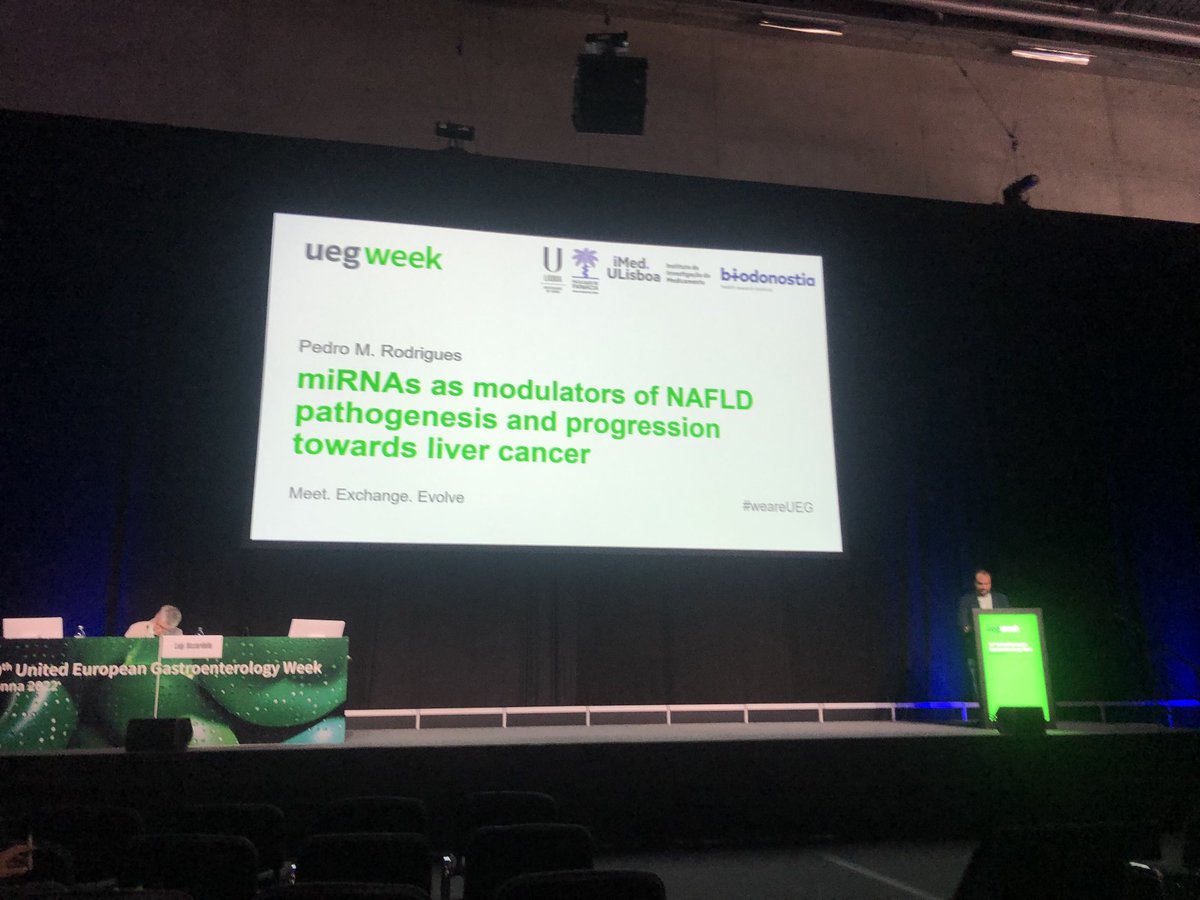 ⁦<a href="/PMRodrigues19/">Pedro Rodrigues</a>⁩ UEG Rising Star 2022 🌟🥇giving an overview on the role of miRs in NAFLD-liver cancer axis

#Uegweek2022
⁦<a href="/Ikerbasque/">Ikerbasque</a>⁩ ⁦@Biodonostia⁩