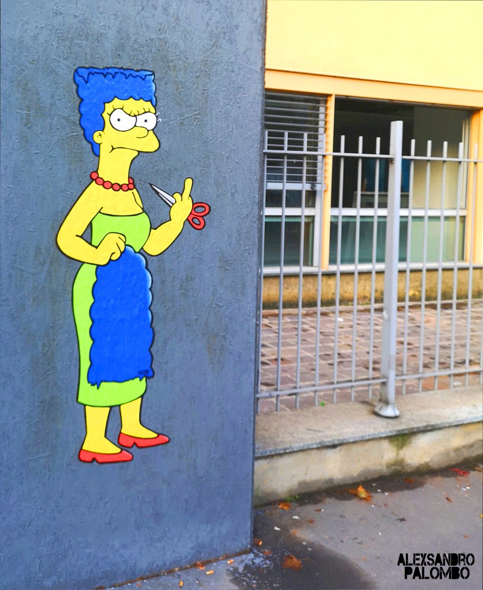 "The Cut 2" Today #MargeSimpson returns in front of the Consulate General of Iran in Milan. - The original artwork by aleXsandro Palombo had been removed less than 24 hours after its appearance last Thursday #mahsaamini #IranRevolution #OpIran
#مهسا_امینی
#مهسا_امینی
#انقلاب_ملی