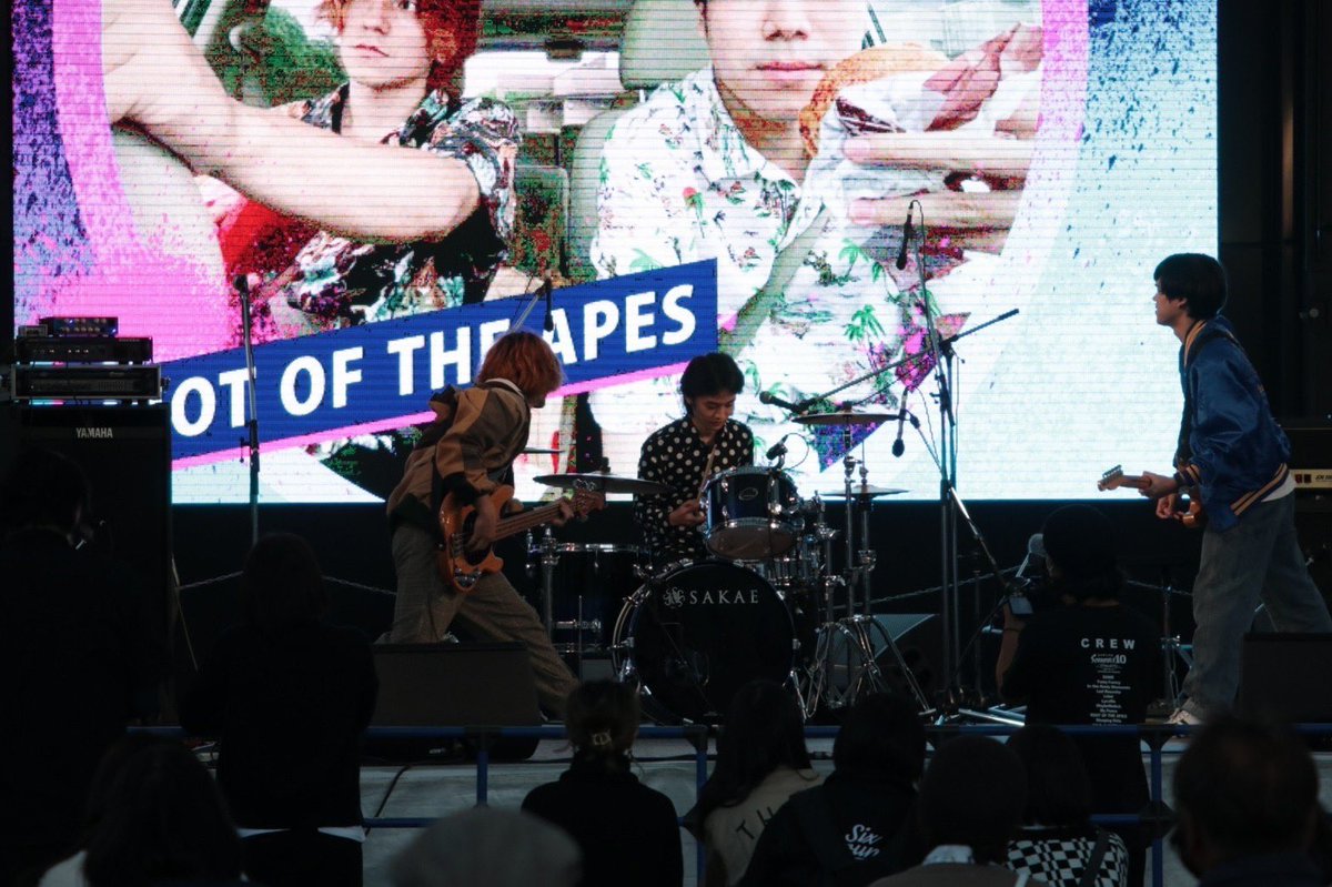riotoftheapes's tweet photo. 【#SCRAMBLE10 】
ありがとうございました。
Thank you so much.
Muchas gracias.
関わってくれた全ての人が
重要なパズルのピースでした。
沢山の笑顔を見て心が満たされました。
音楽を好きでいてくれてありがとう。
またライブハウスでも遊びましょう。
Photo by:@ma_1_y https://t.co/bzqMtXB43X