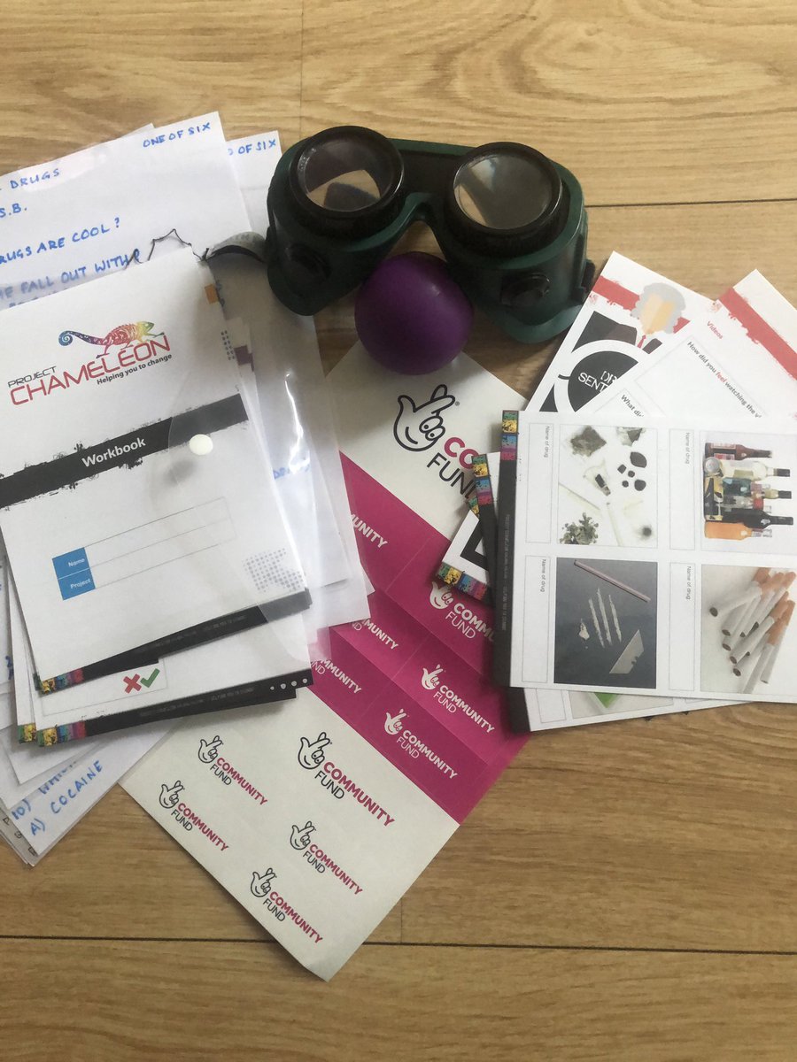 Hayeli123's tweet photo. @GlobalPolicing @TNLComFnd #nationallottery It’s week 5 already and this week pupils at primary schools in Bolton North / Egerton will be learning about the risks involved with taking drugs and how to keep themselves safe. Time to try on the beer goggles and catch that 🎾😁 https://t.co/oSvWoe4F7Q