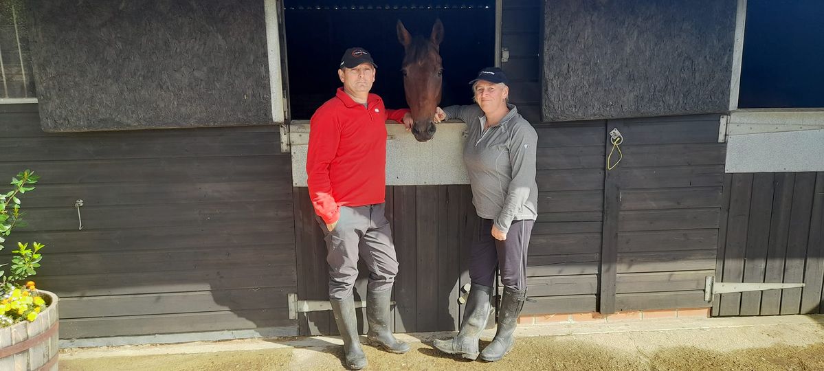 racehorsesanct's tweet photo. New Rich at his new home! Wishing them many happy days together 🐎 #ottbs #exracehorse #horselovers #horsehour #horserescue https://t.co/EkaUDIQPfl