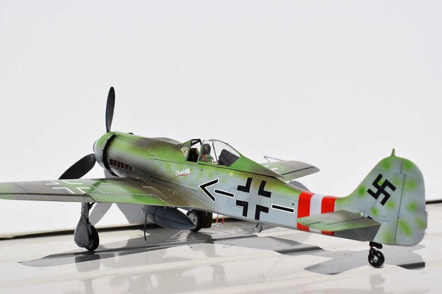 #あなたのみどり色の作品を見せてください 
ゲルハルト・バルクホルン中佐搭乗機　
Fw190 D-9 #タミヤ 1/48
D-9はグレー色のイメージが強かったのですが
バルクホルン機にこの塗装を見つけて塗装しましたが
なかなかいい感じな気がします
Ta-152に間違われそうですが(^_-)-☆