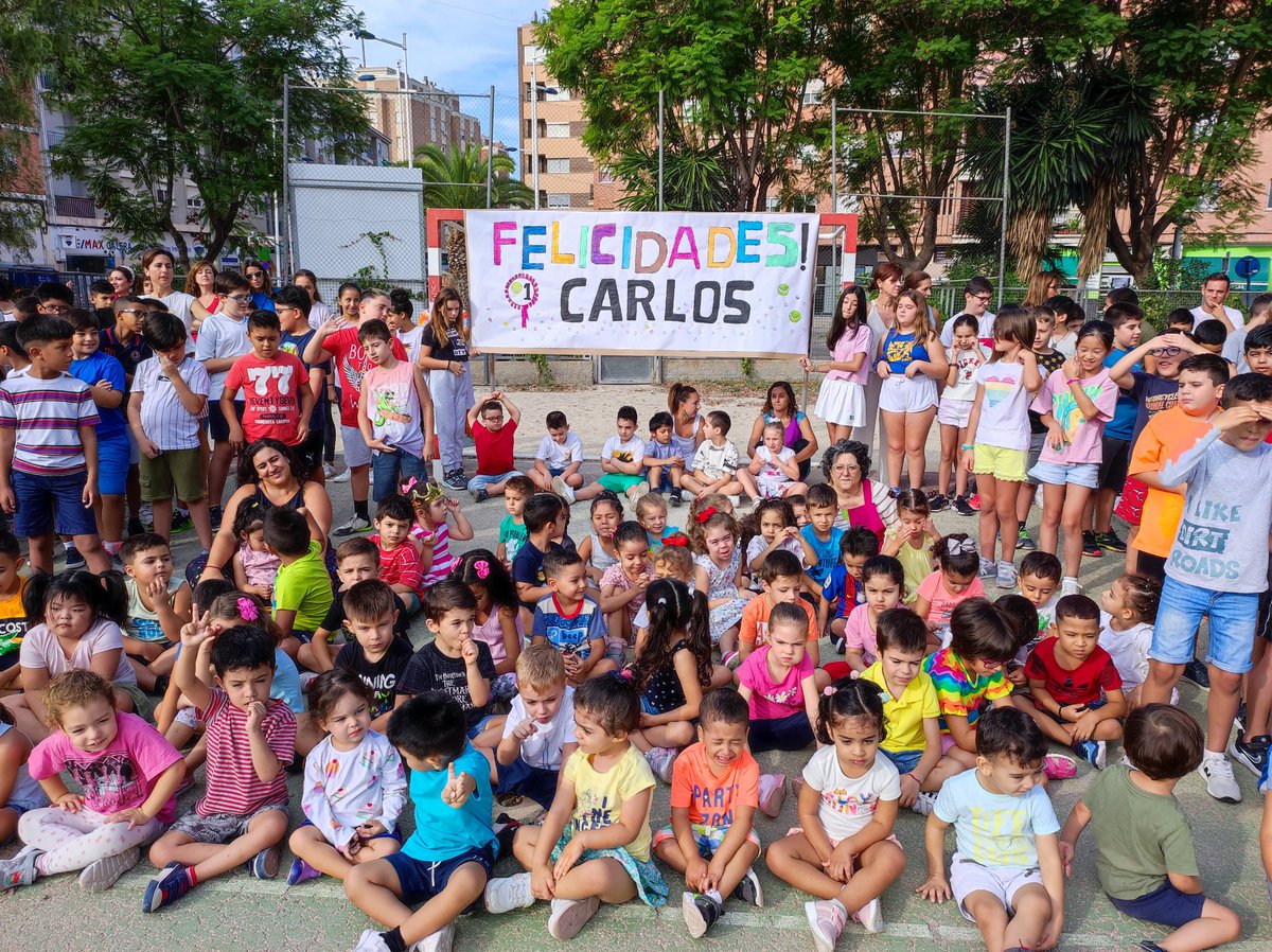 CeipSanAntonio's tweet photo. @carlosalcaraz eres un referente para nosotros por tu constancia, actitud, aptitud y buen juego.
Estás invitado a venir a nuestro cole para enseñarnos que cuando queramos conseguir alguna meta debemos ser constantes y no desanimarnos     aunque nos cueste conseguirlo.
@AuroraRS2 https://t.co/E4s9HTeNjW