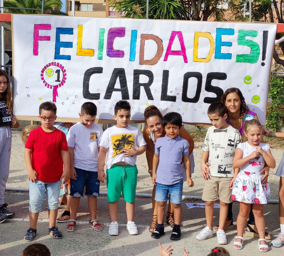 CeipSanAntonio's tweet photo. @carlosalcaraz eres un referente para nosotros por tu constancia, actitud, aptitud y buen juego.
Estás invitado a venir a nuestro cole para enseñarnos que cuando queramos conseguir alguna meta debemos ser constantes y no desanimarnos     aunque nos cueste conseguirlo.
@AuroraRS2 https://t.co/E4s9HTeNjW