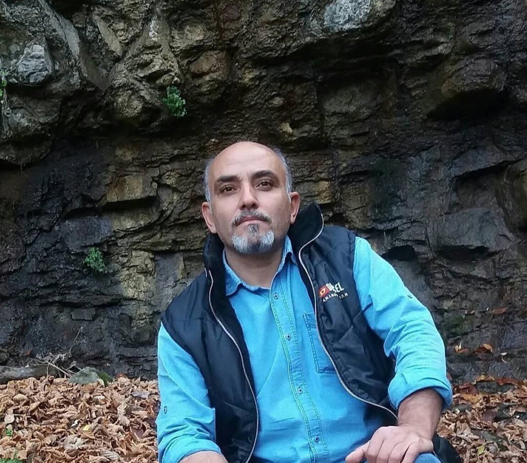 Ruzbeh_Saadati's tweet photo. دوست دیگرمان نیز به لیست بازداشتی‌های روزهای اخیر اضافه شد؛ فعال آذربایجانی #صالح_ملاعباسی در شهر اهر و در منزل شخصی‌اش بازداشت شد. از مکان نگهداری و دلایل بازداشت او اطلاعی در دست نیست.

#مهسا_امینی
#حدیث_نجفی https://t.co/d377al25AT