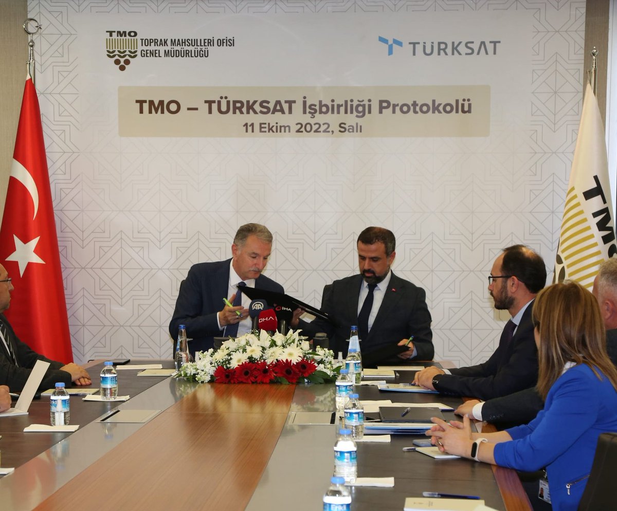 AApaydin3's tweet photo. TMO olarak Tarimla Teknolojiyi bulusturdugumuz projemiz "Haşhaş ekim alanlarinin uydu goruntuleriyle  kontrolu" icin TMO-TÜRKSAT isbirligi protokolunu her iki kurumu temsilen Genel Mudurlerimiz imzalamis olup hayirli ugurlu olmasini diliyorum... https://t.co/W33AZmKkta