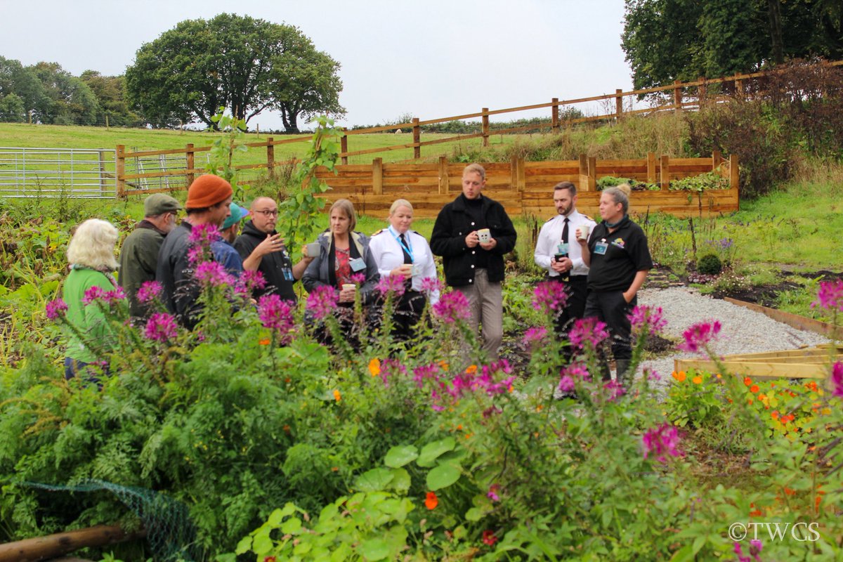 DMS_JHG_SW's tweet photo. On 7 Oct, personnel attended the launch of @GrownThatWay, celebrating a new partnership to build &amp; benefit mental resilience through horticulture focusing on food, flowers, medicine &amp; textiles whilst also conducting community outreach activities. @DMS_ComdJHG @ClareWaltonRAF https://t.co/jcIU5WdPZ1