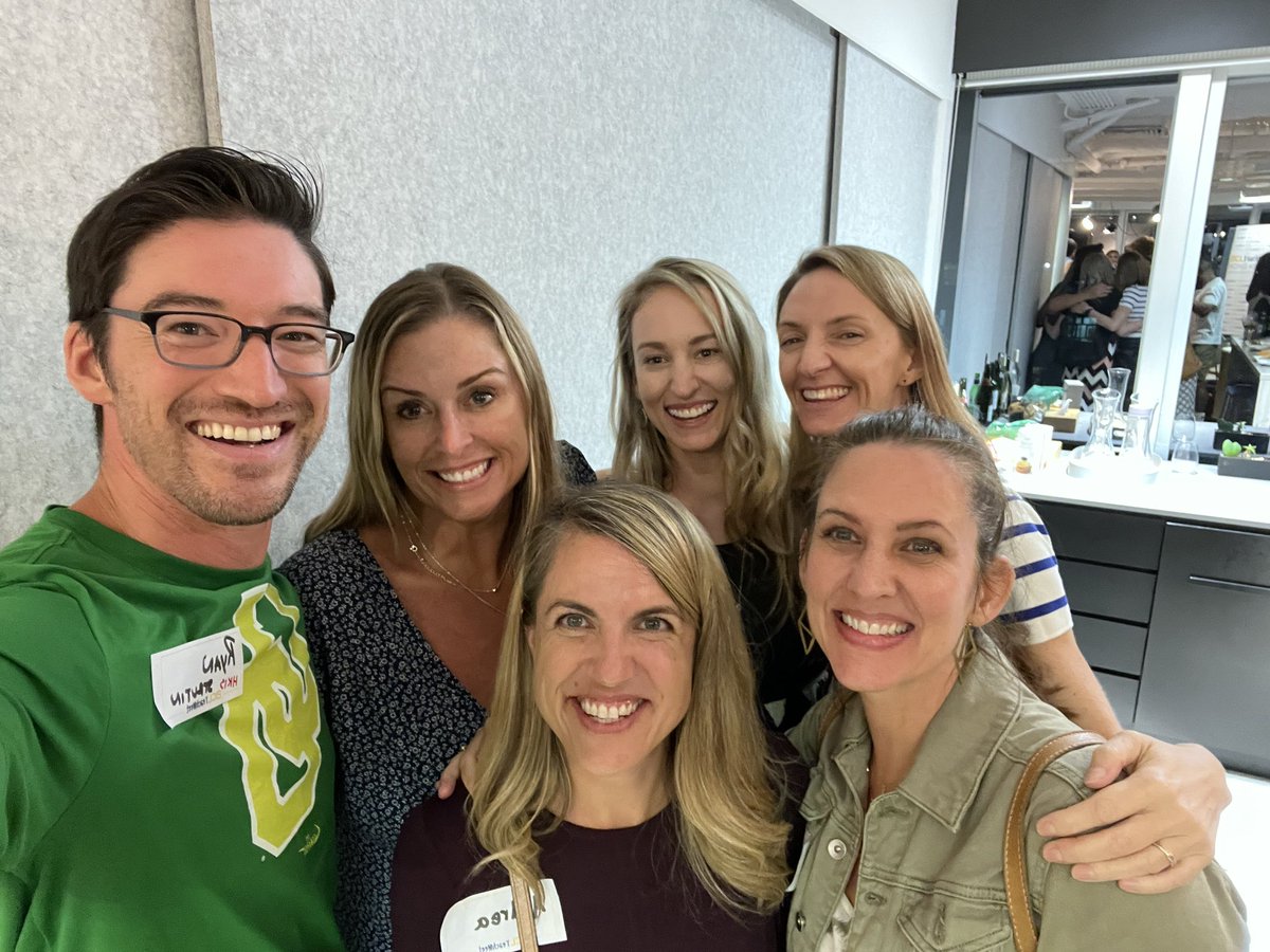 HKIS connecting and learning together at the #21clteachmeet <a href="/21cli/">21st Century Learning</a> #teachmeet <a href="/teaching_health/">Amy Lauren Smith</a> <a href="/laineyleini/">Lainey Morgan</a> <a href="/ryanstrutin/">Ryan Strutin</a>