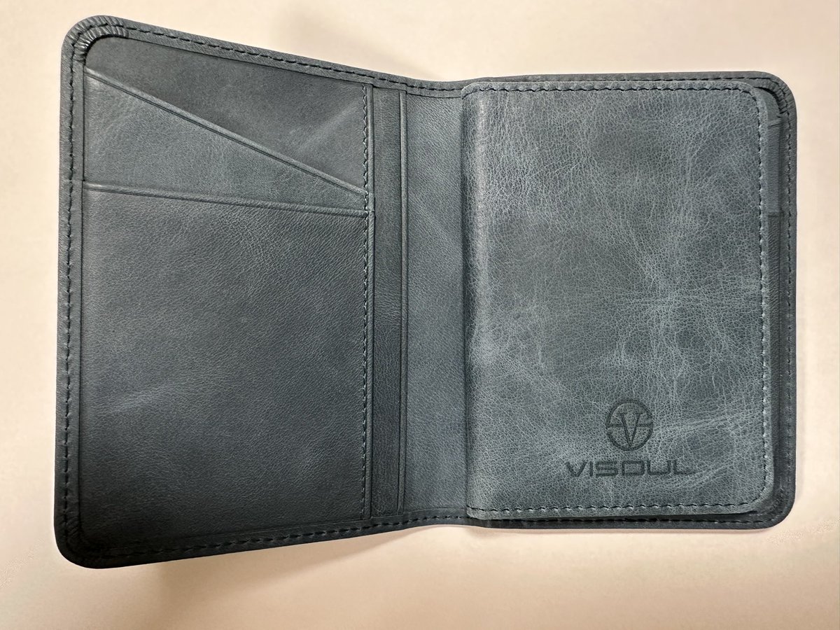 yukkin_f's tweet photo. VISOULの牛革カードケース買った!
なんか手触りも良いし高級感があっていい感じ♪♪
#VISOUL https://t.co/Vi3CiYcWwn